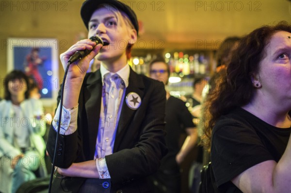 DEU Germany Germany Berlin David Bowie birthday party at 'Das neue Ufer' with karaoke songs and colorful guests