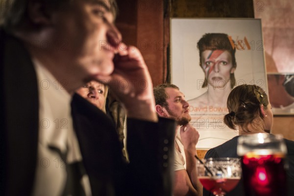 DEU Germany Germany Berlin David Bowie birthday party at 'Das neue Ufer' with karaoke songs and colorful guests