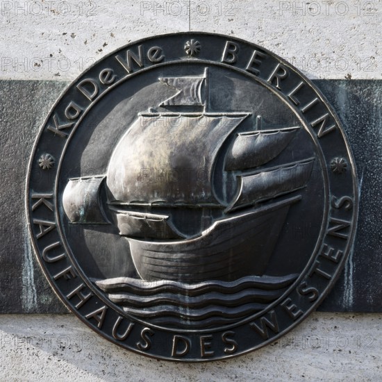 Emblem on the façade next to the KaDeWe main entrance, Kaufhaus des Westens, Tauentzienstraße, Charlottenburg, Berlin, Germany
