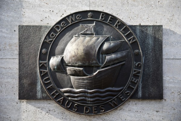 Emblem on the façade next to the KaDeWe main entrance, Kaufhaus des Westens, Tauentzienstraße, Charlottenburg, Berlin, Germany