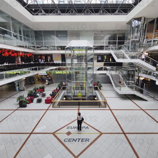 Europa-Center, shopping center, western courtyard with Bernard Gitton's flowing time clock, Charlottenburg, Berlin, Germany