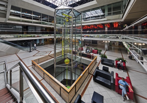Europa-Center, shopping center, western courtyard with Bernard Gitton's flowing time clock, Charlottenburg, Berlin, Germany