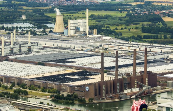 Volkswagen plant Wolfsburg with cogeneration plant VW Südstraße, Lower Saxony, Germany, Europe, aerial photo, birds-eyes view, aerial photography, aerial photography, overview, bird's eye view, Wolfsburg, Volkswagen, test track, exhaust gas scandal, software manipulation