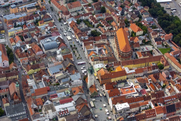 Basilica St. Jakob, gothic hall church, city tower at Theresienplatz, Straubing, East Bavaria, Bavaria, Germany, Europe, aerial view, birds-eyes view, aerial photography, aerial photography, overview, bird's eye view