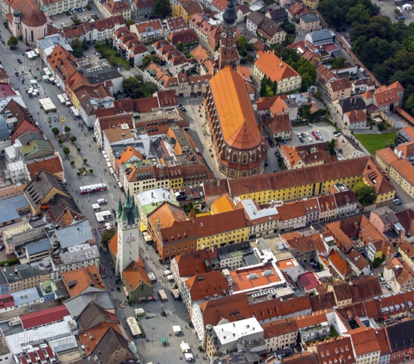 Basilica St. Jakob, gothic hall church, city tower at Theresienplatz, Straubing, East Bavaria, Bavaria, Germany, Europe, aerial view, birds-eyes view, aerial photography, aerial photography, overview, bird's eye view