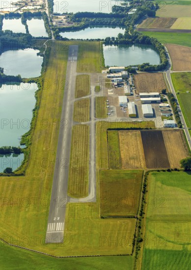 Straubing airfield, EDMS, Flugplatz Straubing-Wallmühle GmbH, commercial airfield, runway, runway, Straubing, East Bavaria, Bavaria, Germany, Europe, aerial photo, birds-eyes view, aerial photography, aerial photography, overview, overview, bird's eye view
