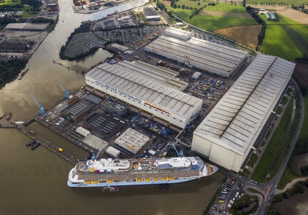 Papenburge Emshafen with Jos.L. Meyerwerft with the cruise ship Quantum of the seas, RoyalCaribbean Papenburg, Emsland, Lower Saxony, Germany, Papenburg, Europe, aerial photo, birds-eyes view, aerial photography, aerial photography, overview, overview, bird's eye view