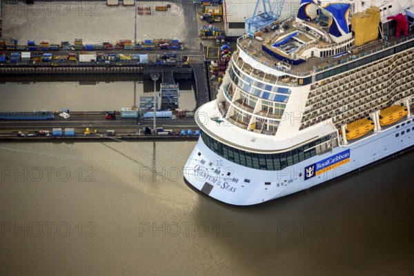 Papenburge Emshafen with Jos.L. Meyerwerft with the cruise ship Quantum of the seas, RoyalCaribbean Papenburg, Emsland, Lower Saxony, Germany, Weener, Europe, aerial photo, birds-eyes view, aerial photography, aerial photography, overview, overview, bird's eye view