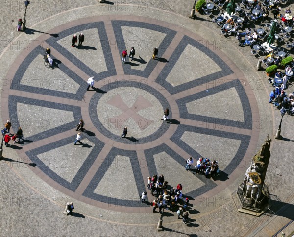 Hanseatic cross in front of the Bremen Roland on the market square of Bremen in front of the town hall and gabled houses, city centre of Bremen, city, aerial view, aerial photography of Bremen, Bremen, Germany, Europe, birds-eyes view, aerial photography, aerial photography, overview, bird's eye view
