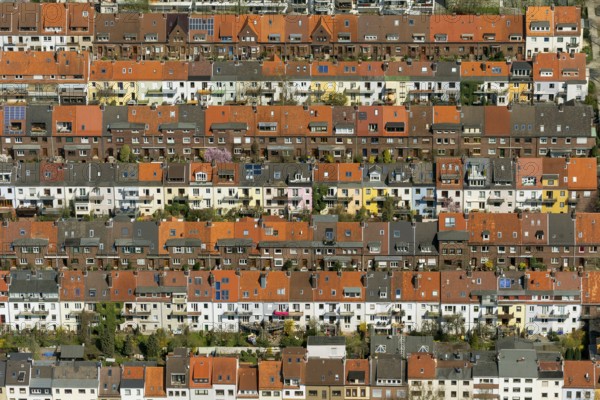 Rows of houses in the Findorff district, rented flats, multi-storey flats, red tiled roofs, attic flats, aerial view, aerial photographs of Bremen, Bremen, Germany, Europe, birds-eyes view, aerial photography, aerial photography, overview, bird's eye view