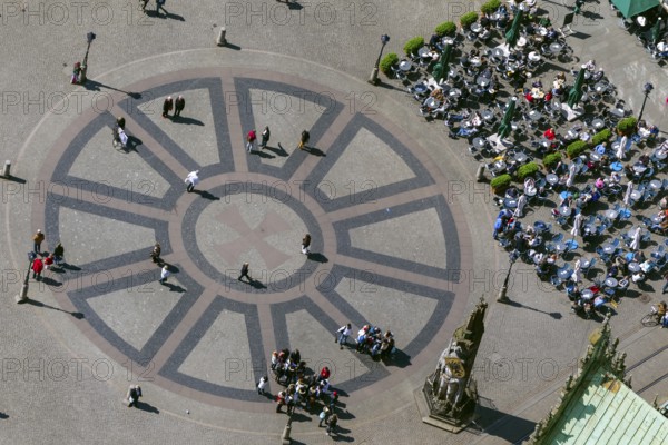 Hanseatic cross in front of the Bremen Roland on the market square of Bremen in front of the town hall and gabled houses, city centre of Bremen, city, aerial view, aerial photography of Bremen, Bremen, Germany, Europe, birds-eyes view, aerial photography, aerial photography, overview, bird's eye view