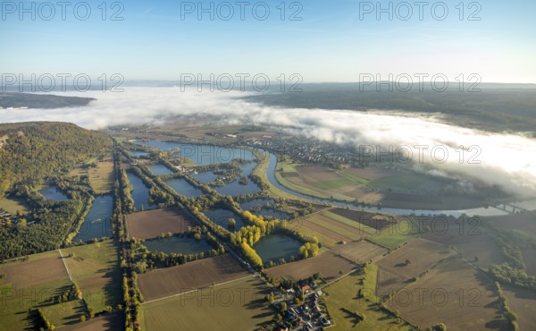 Aerial view, leisure centre Höxter-Godelheim, Godelheimer Straße, am Ziegenberg, district of Goslar, Lower Saxony, Germany, Europe, Boffzen, DEU, birds-eyes view, aerial view, aerial photography, aerial photography, overview, overview, bird's eye view, fields, meadows, tree, trees, forest, forestry, river, stream, lakes, ponds, bathing lake, bathing, culture, cycling, cycling, Weser cycle path, Weser, sports facilities, playgrounds, sandy beach, island, shore