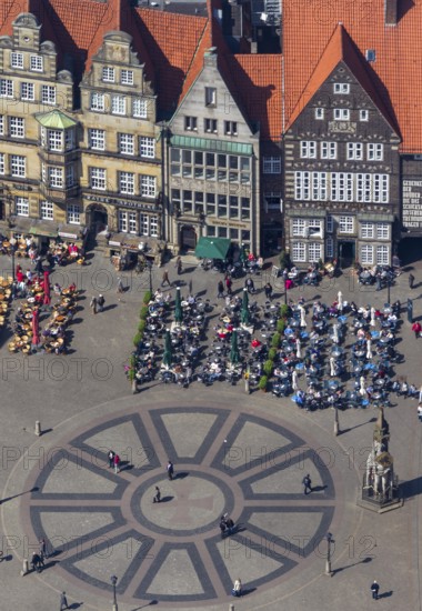 Hanseatic cross in front of the Bremen Roland on the market square of Bremen in front of the town hall and gabled houses, city centre of Bremen, city, aerial view, aerial photography of Bremen, Bremen, Germany, Europe, birds-eyes view, aerial photography, aerial photography, overview, bird's eye view