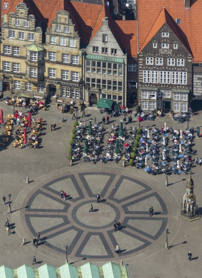 Hanseatic cross in front of the Bremen Roland on the market square of Bremen in front of the town hall and gabled houses, city centre of Bremen, city, aerial view, aerial photography of Bremen, Bremen, Germany, Europe, birds-eyes view, aerial photography, aerial photography, overview, bird's eye view