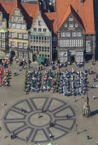 Hanseatic cross in front of the Bremen Roland on the market square of Bremen in front of the town hall and gabled houses, city centre of Bremen, city, aerial view, aerial photography of Bremen, Bremen, Germany, Europe, birds-eyes view, aerial photography, aerial photography, overview, bird's eye view
