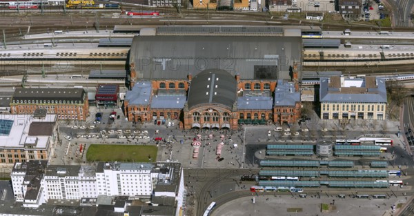 Central station of Bremen, station forecourt with bus station, city centre of Bremen, city, aerial view, aerial photography of Bremen, Bremen, Germany, Europe, birds-eyes view, aerial photography, aerial photography, overview, bird's eye view