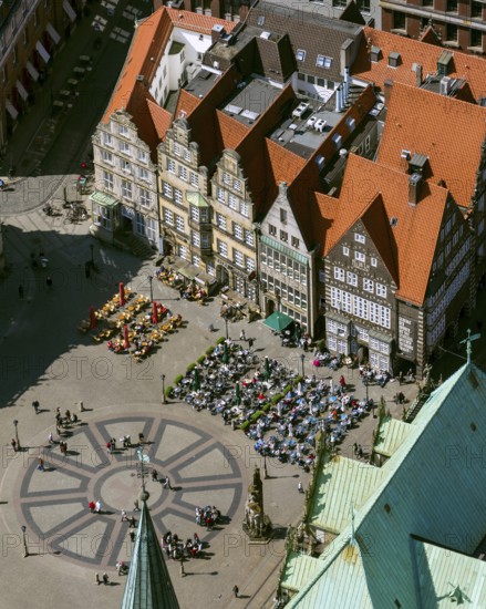 Hanseatic cross in front of the Bremen Roland on the market square of Bremen in front of the town hall and gabled houses, city centre of Bremen, city, aerial view, aerial photography of Bremen, Bremen, Germany, Europe, birds-eyes view, aerial photography, aerial photography, overview, bird's eye view