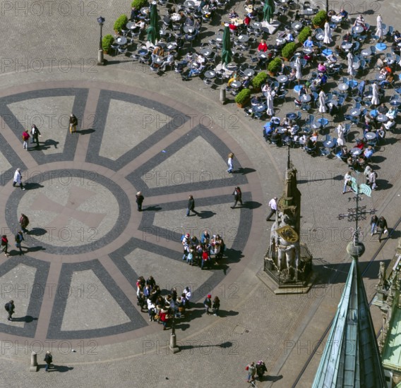 Hanseatic cross in front of the Bremen Roland on the market square of Bremen in front of the town hall and gabled houses, city centre of Bremen, city, aerial view, aerial photography of Bremen, Bremen, Germany, Europe, birds-eyes view, aerial photography, aerial photography, overview, bird's eye view