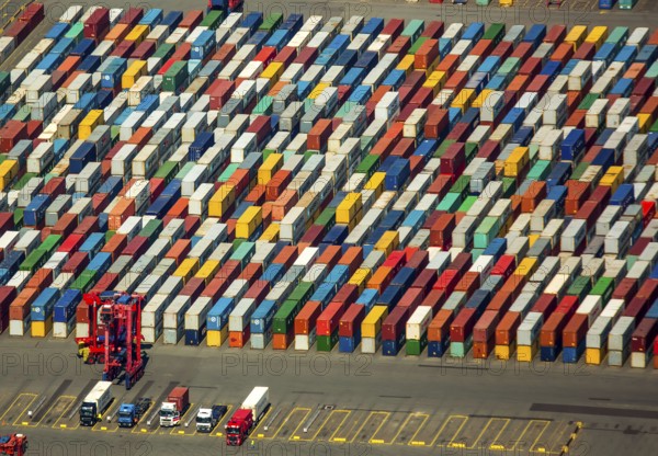 Straddle carrier, container transporter, container port Hamburg, CTA, Container Terminal Altenwerder, Hamburg-Altenwerder, Port of Hamburg, Elbe, Hamburg, Free and Hanseatic City of Hamburg, Germany, Europe, aerial view, birds-eyes view, aerial photography, aerial photography, overview, bird's eye view