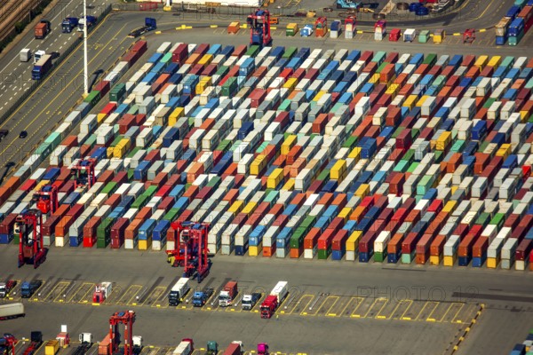 Straddle carrier, container transporter, container port Hamburg, CTA, Container Terminal Altenwerder, Hamburg-Altenwerder, Port of Hamburg, Elbe, Hamburg, Free and Hanseatic City of Hamburg, Germany, Europe, aerial view, birds-eyes view, aerial photography, aerial photography, overview, bird's eye view