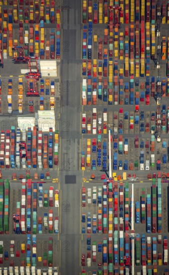 Straddle carrier, container transporter, container port Hamburg, CTA, Container Terminal Altenwerder, Hamburg-Altenwerder, Port of Hamburg, Elbe, Hamburg, Free and Hanseatic City of Hamburg, Germany, Europe, aerial view, birds-eyes view, aerial photography, aerial photography, overview, bird's eye view