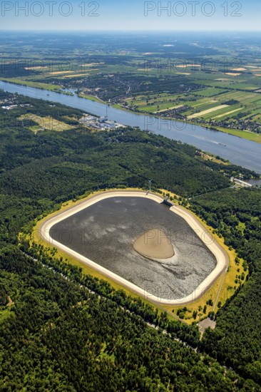Reservoir, Geesthacht Energypark, nuclear power plant Krümmel GmbH, nuclear power plant on the Elbe, Geesthacht, Northern Germany, Schleswig-Holstein, Germany, Europe, aerial photo, birds-eyes view, aerial photography, aerial photography, overview, bird's eye view