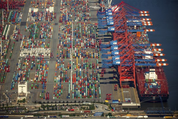Container loading, container gantry cranes, container cranes, container ship, container freighter, container, container port Hamburg, CTA, Container Terminal Altenwerder, Hamburg-Altenwerder, Port of Hamburg, Elbe, Hamburg, Free and Hanseatic City of Hamburg, Germany, Europe, aerial view, birds-eyes view, aerial photograph, aerial photography, aerial photography, overview, overview, bird's eye view