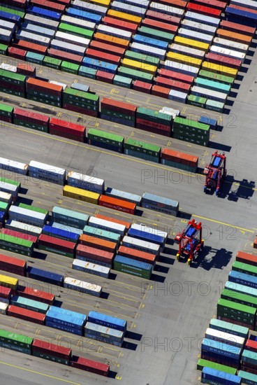Straddle carrier, container transporter, container port Hamburg, CTA, Container Terminal Altenwerder, Hamburg-Altenwerder, Port of Hamburg, Elbe, Hamburg, Free and Hanseatic City of Hamburg, Germany, Europe, aerial view, birds-eyes view, aerial photography, aerial photography, overview, bird's eye view