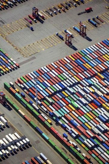 Straddle carrier, container transporter, container port Hamburg, CTA, Container Terminal Altenwerder, Hamburg-Altenwerder, Port of Hamburg, Elbe, Hamburg, Free and Hanseatic City of Hamburg, Germany, Europe, aerial view, birds-eyes view, aerial photography, aerial photography, overview, bird's eye view