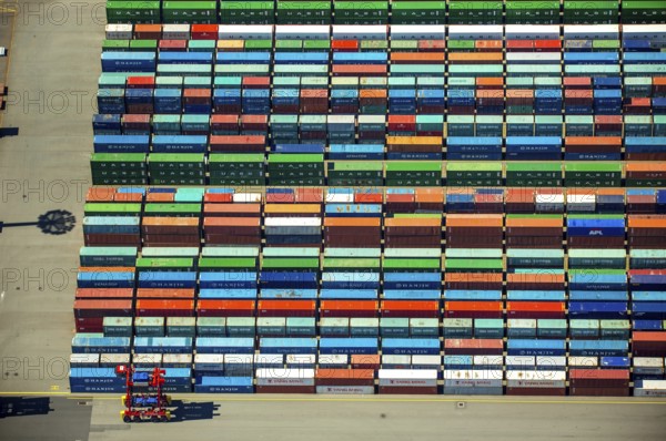 Straddle carrier, container transporter, container port Hamburg, CTA, Container Terminal Altenwerder, Hamburg-Altenwerder, Port of Hamburg, Elbe, Hamburg, Free and Hanseatic City of Hamburg, Germany, Europe, aerial view, birds-eyes view, aerial photography, aerial photography, overview, bird's eye view