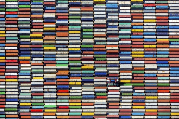 Straddle carrier, container transporter, container port Hamburg, CTA, Container Terminal Altenwerder, Hamburg-Altenwerder, Port of Hamburg, Elbe, Hamburg, Free and Hanseatic City of Hamburg, Germany, Europe, aerial view, birds-eyes view, aerial photography, aerial photography, overview, bird's eye view
