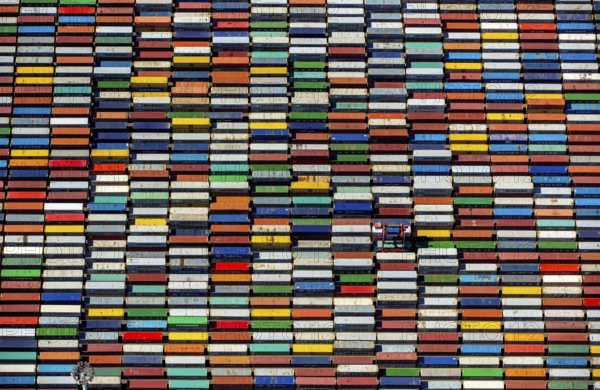 Straddle carrier, container transporter, container port Hamburg, CTA, Container Terminal Altenwerder, Hamburg-Altenwerder, Port of Hamburg, Elbe, Hamburg, Free and Hanseatic City of Hamburg, Germany, Europe, aerial view, birds-eyes view, aerial photography, aerial photography, overview, bird's eye view