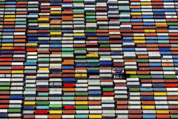 Straddle carrier, container transporter, container port Hamburg, CTA, Container Terminal Altenwerder, Hamburg-Altenwerder, Port of Hamburg, Elbe, Hamburg, Free and Hanseatic City of Hamburg, Germany, Europe, aerial view, birds-eyes view, aerial photography, aerial photography, overview, bird's eye view