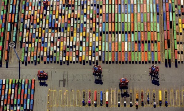 Straddle carrier, container transporter, container port Hamburg, CTA, Container Terminal Altenwerder, Hamburg-Altenwerder, Port of Hamburg, Elbe, Hamburg, Free and Hanseatic City of Hamburg, Germany, Europe, aerial view, birds-eyes view, aerial photography, aerial photography, overview, bird's eye view