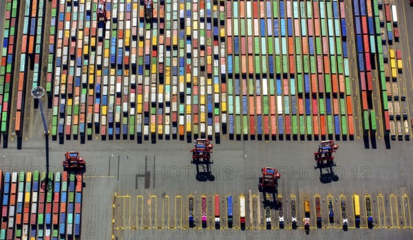 Straddle carrier, container transporter, container port Hamburg, CTA, Container Terminal Altenwerder, Hamburg-Altenwerder, Port of Hamburg, Elbe, Hamburg, Free and Hanseatic City of Hamburg, Germany, Europe, aerial view, birds-eyes view, aerial photography, aerial photography, overview, bird's eye view