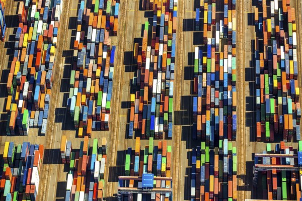 Straddle carrier, container transporter, container port Hamburg, CTA, Container Terminal Altenwerder, Hamburg-Altenwerder, Port of Hamburg, Elbe, Hamburg, Free and Hanseatic City of Hamburg, Germany, Europe, aerial view, birds-eyes view, aerial photography, aerial photography, overview, bird's eye view