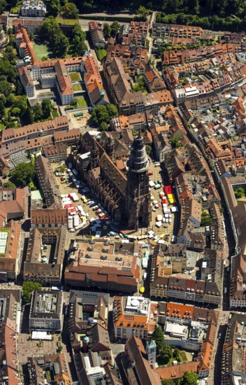 Freiburg Minster with market square, Freiburg im Breisgau, Breisgau, Baden-Württemberg, Germany, Europe, aerial view, birds-eyes view, aerial photography, aerial photography, overview, bird's eye view, university city, trinational metropolitan region Upper Rhine