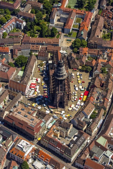 Freiburg Minster with market square, Freiburg im Breisgau, Breisgau, Baden-Württemberg, Germany, Europe, aerial view, birds-eyes view, aerial photography, aerial photography, overview, bird's eye view, university city, trinational metropolitan region Upper Rhine