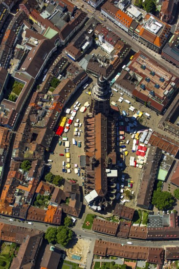 Freiburg Minster with market square, Freiburg im Breisgau, Breisgau, Baden-Württemberg, Germany, Europe, aerial view, birds-eyes view, aerial photography, aerial photography, overview, bird's eye view, university city, trinational metropolitan region Upper Rhine