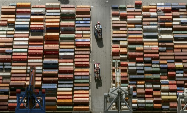Container port, Waltershofer Hafen, container ships, Eurogate, Eurogate Container Terminal, Port of Hamburg, Hamburg, Germany, Europe, aerial view, birds-eyes view, aerial photography, aerial photography, overview, bird's eye view