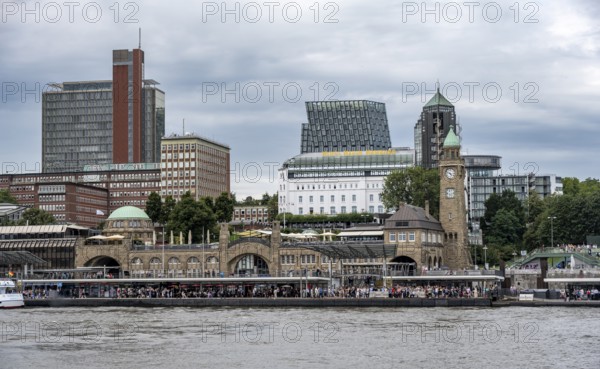Elbe and St. Pauli Landungsbrücken, historic building with level tower, St. Pauli district with skyscraper Dancing Towers, Hamburg, Germany