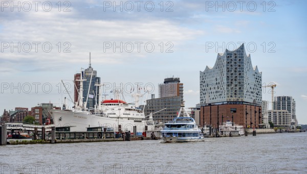 View across the Elbe to modern HafenCity buildings, Elbphilharmonie and Columbushaus, Hamburg, Germany