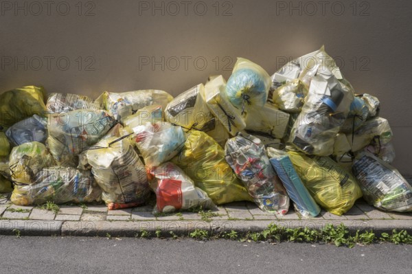 Yellow bags for plastic waste are lying on the side of the road, waste separation, waste disposal, Bayreuth, Upper Franconia, Franconia, Bavaria, Germany