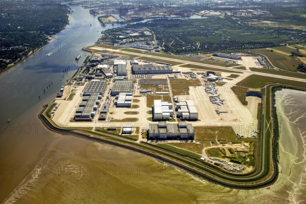 Finkenwerder Airport, runway and factory halls of Airbus Airport, Finkenwerder Airport, Hamburg, Free and Hanseatic City of Hamburg, Germany, Europe, aerial view, birds-eyes view, aerial photography, aerial photography, overview, bird's eye view