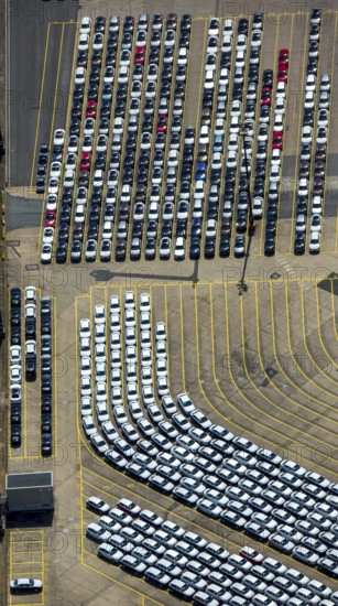 New car loading at Hansahafen, Unikai in Hamburg harbour, Hamburg harbour, Elbe, Hamburg, Free and Hanseatic City of Hamburg, Germany, Europe, aerial view, birds-eyes view, aerial photography, aerial photography, overview, bird's eye view