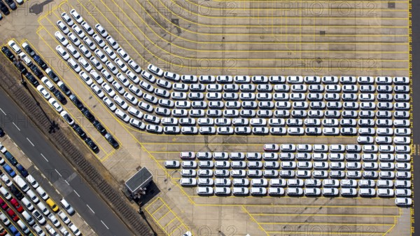 New car loading at Hansahafen, Unikai in Hamburg harbour, Hamburg harbour, Elbe, Hamburg, Free and Hanseatic City of Hamburg, Germany, Europe, aerial view, birds-eyes view, aerial photography, aerial photography, overview, bird's eye view