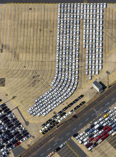 New car loading at Hansahafen, Unikai in Hamburg harbour, Hamburg harbour, Elbe, Hamburg, Free and Hanseatic City of Hamburg, Germany, Europe, aerial view, birds-eyes view, aerial photography, aerial photography, overview, bird's eye view