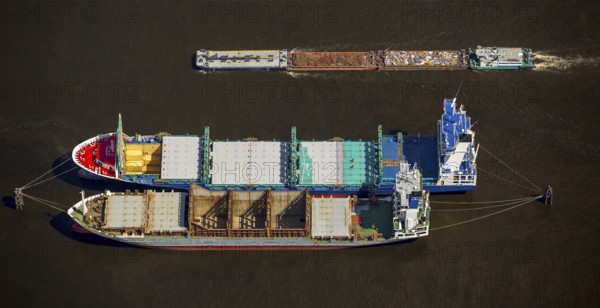 Bulk carrier lying in the harbour of Hamburg, Hamburg harbour, Elbe, Hamburg, Free and Hanseatic City of Hamburg, Germany, Europe, aerial view, birds-eyes view, aerial photography, aerial photography, overview, bird's eye view