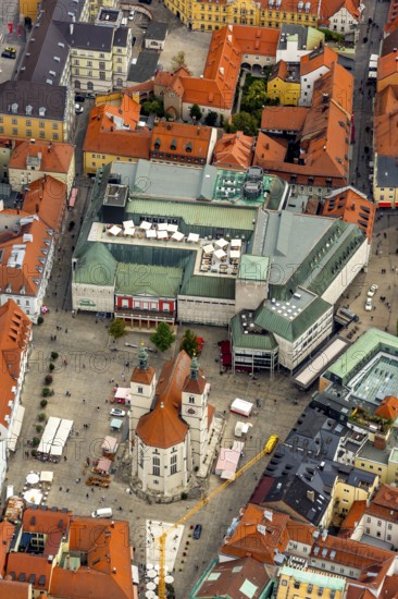 Church Neupfarrpplatz Regensburg with Kaufhof Galeria Neupfarrplatz, Regensburg, independent city in Eastern Bavaria, Bavaria, Germany, Europe, aerial view, birds-eyes view, aerial photography, aerial photography, overview, bird's eye view