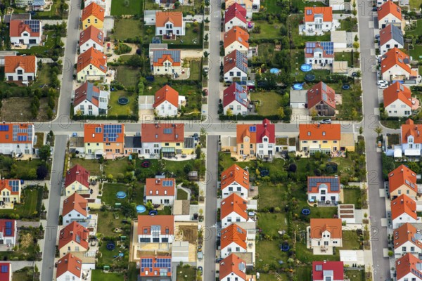 New development area, semi-detached houses, semi-detached house, residential property, condominiums, Burgweinting, Regensburg, independent city in Eastern Bavaria, Bavaria, Germany, Europe, aerial photo, birds-eyes view, aerial photograph, aerial photography, aerial photography, overview, overview, bird's eye view